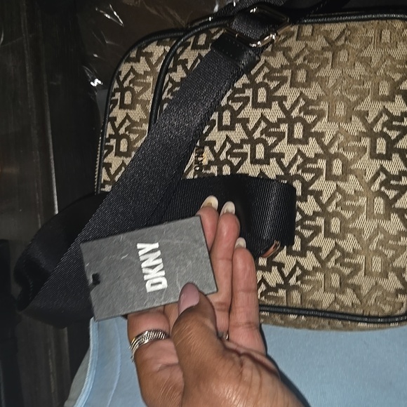 NWT DKNY CROSSBODY - Picture 4 of 4